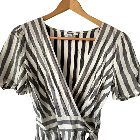 BB DAKOTA Women's Wrappers Delight Stripe Wrap Top - Picture 6 of 15